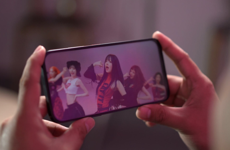 màn hình LCD kích thước 6.75 inch với độ phân giải HD+