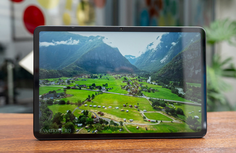 thiết kế mỏng nhẹ, khung viền kim loại cao cấp