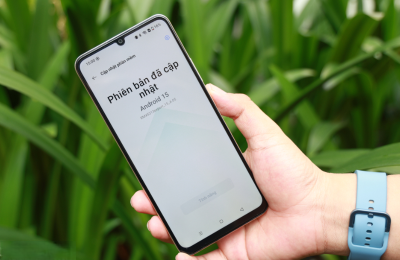 realme Note 70 hoạt động trên giao diện realme UI với Android 15