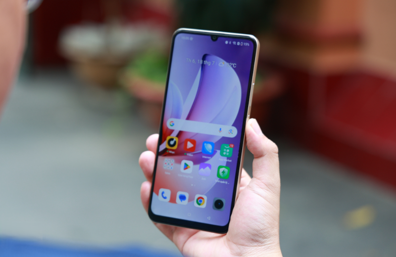 mặt trước màn hình realme Note 70 