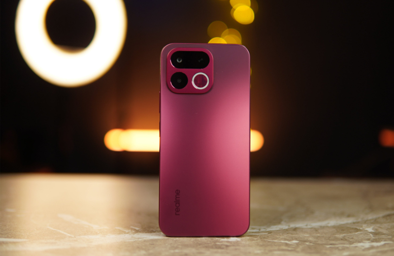 Thiết kế mỏng nhẹ, cụm camera sau nổi bật