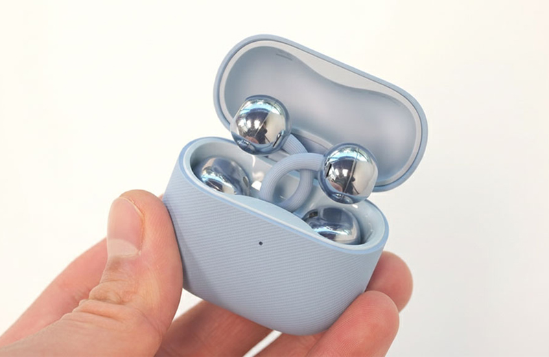 Hộp sạc được xử lý mịn, dùng chất liệu giả da