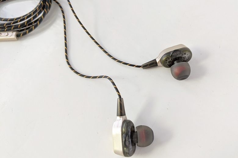 nhược điểm tai nghe in ear