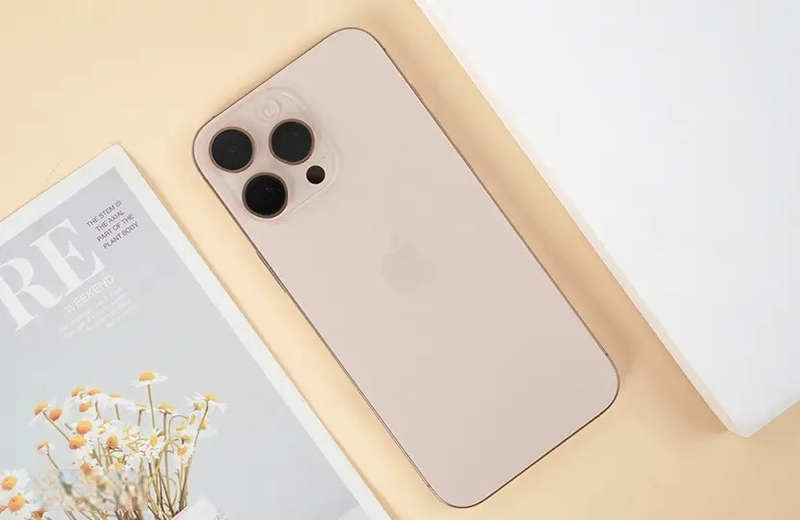 smartphone cao cấp Phone 16 Pro Max