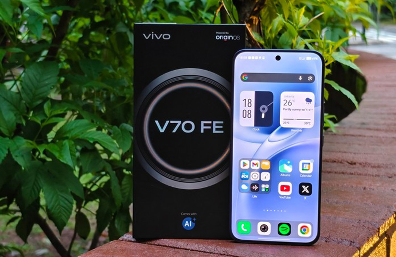 tấm nền AMOLED 6.83 inch, độ phân giải 1.5K sắc nét