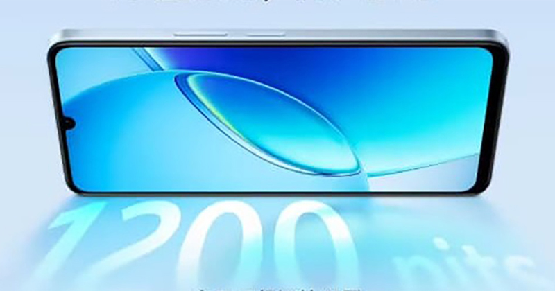 Màn hình LCD phẳng 6.74 inch, độ phân giải HD+