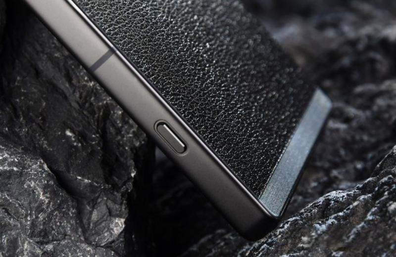 thiết kế nút nguồn ZTE Nubia Z70S Ultra