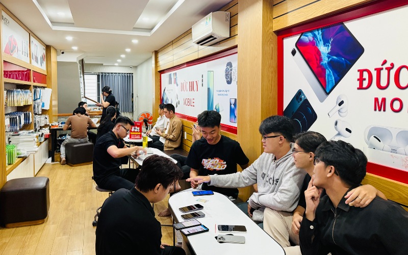 Người dùng phổ thông nên mua điện thoại cao cấp nào