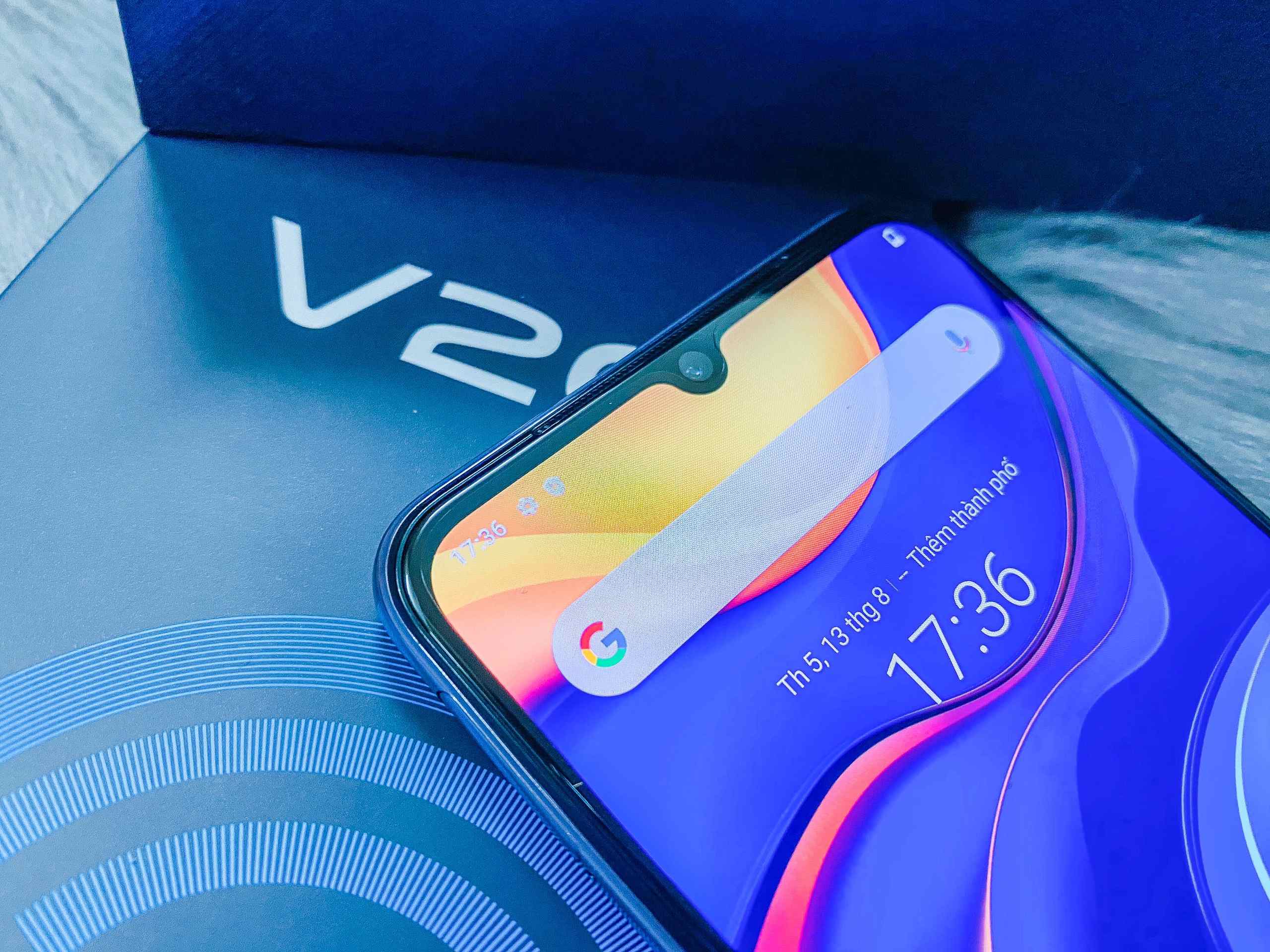 vivo v20 trang bị màn hình lớn sắc nét