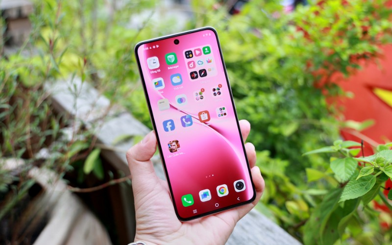 Màn hình AMOLED 120Hz độ sáng cao