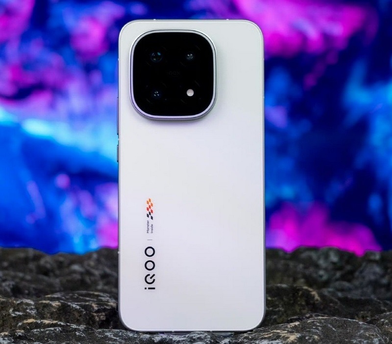 iQOO 15 có thiết kế gaming cực chất
