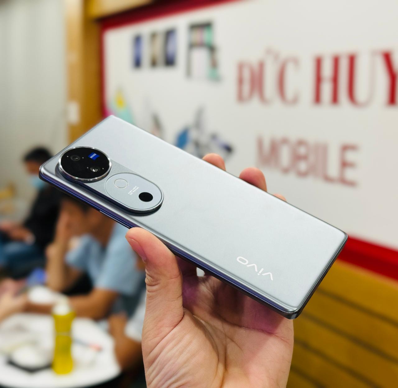 Thiết kế sang trọng trên Vivo V40 5G.