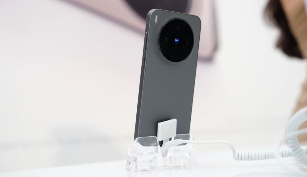 Vivo X300 Pro có pin 6.510mAh sạc 90W 