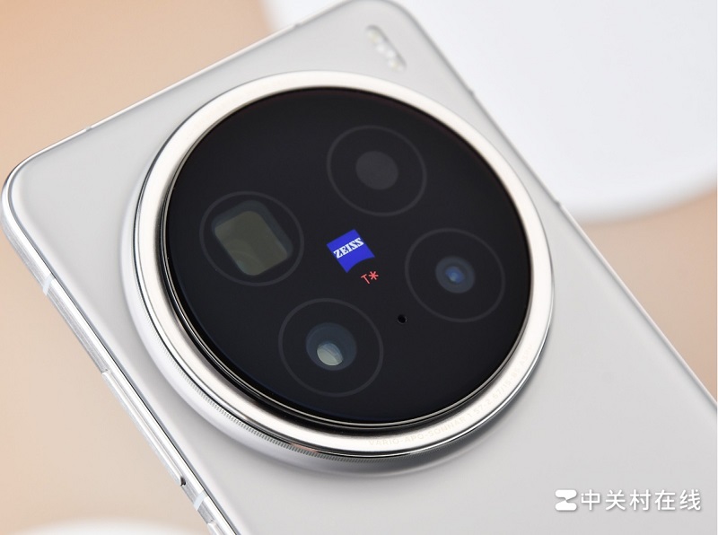 Cận cảnh cụm camera của Vivo X200 Pro