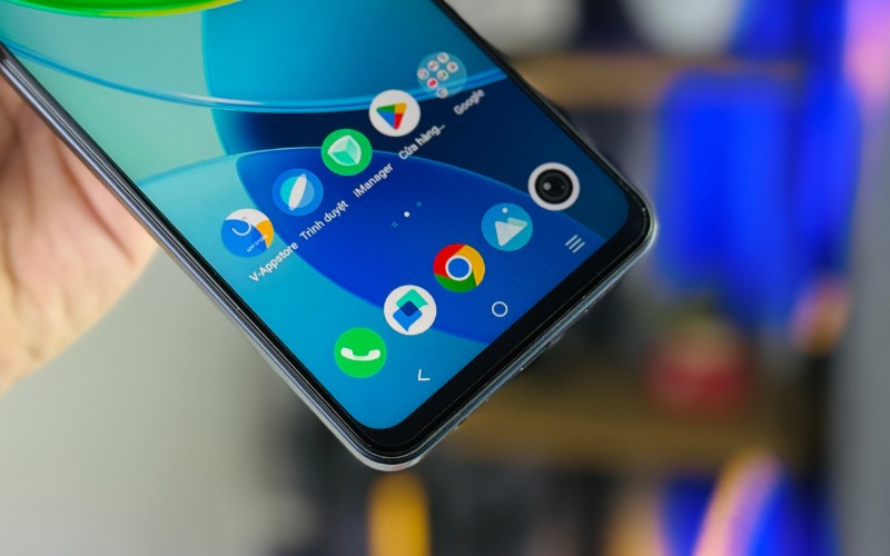 Màn hình LCD to, vuốt chạm mượt mà