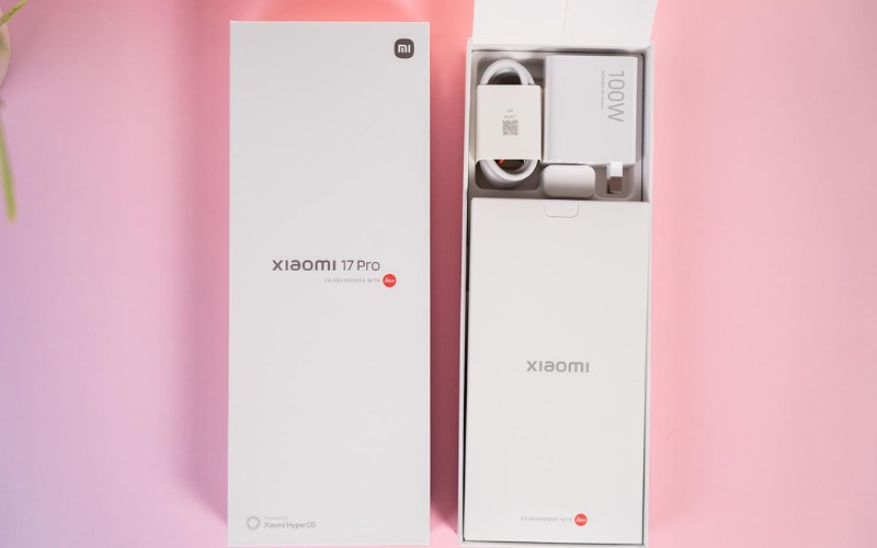 Pin 6.300 mAh, sạc nhanh có dây 100W