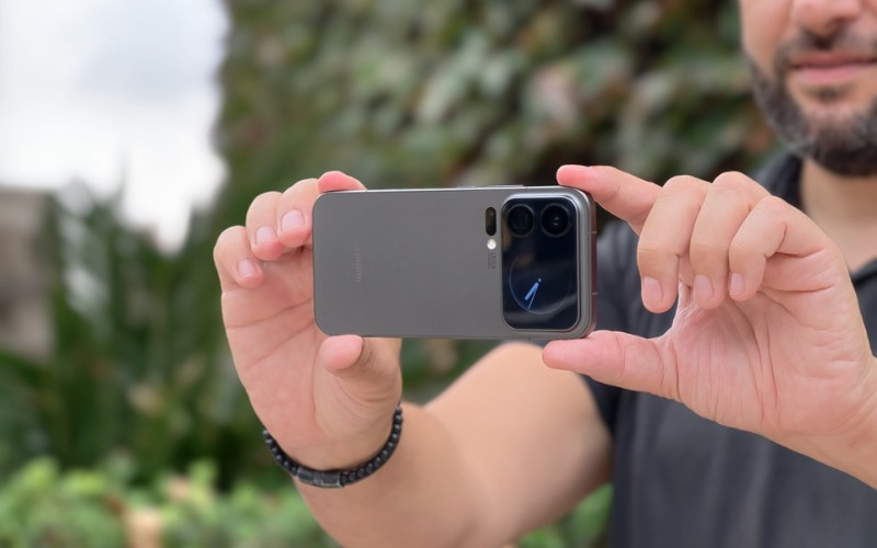 Camera đẳng cấp kết hợp với Leica