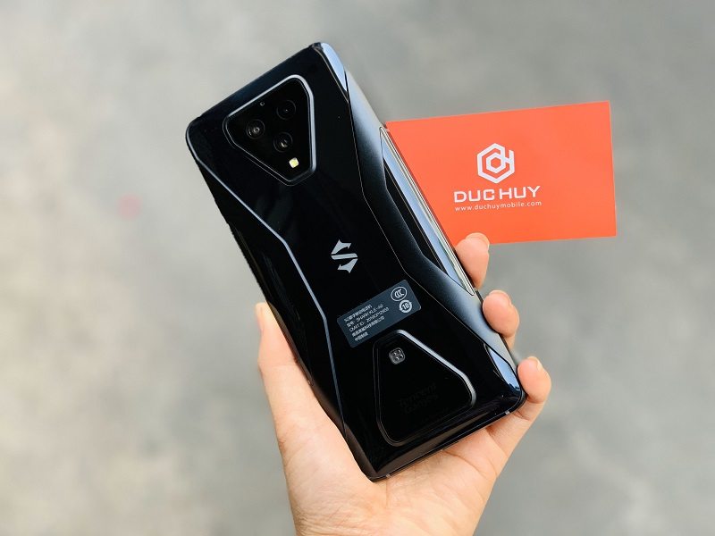 Trên tay Black Shark 3