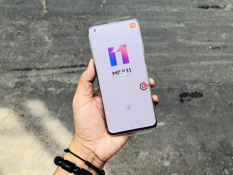 Màn hình Xiaomi Mi 10 Pro 5G có kích thước lớn 6,67 inch