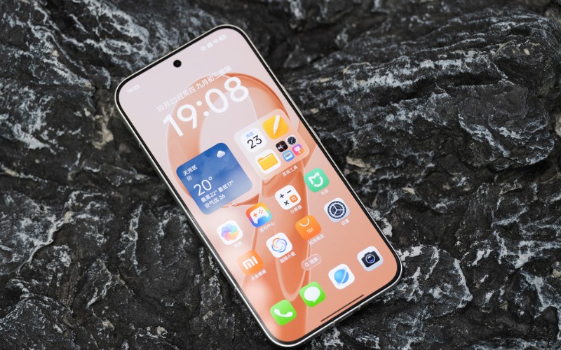 Màn hình AMOLED kích thước 6.9 inch