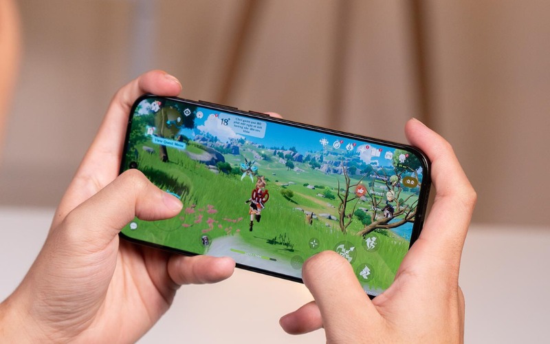 Màn hình AMOLED 68 tỷ màu, tần số 120Hz