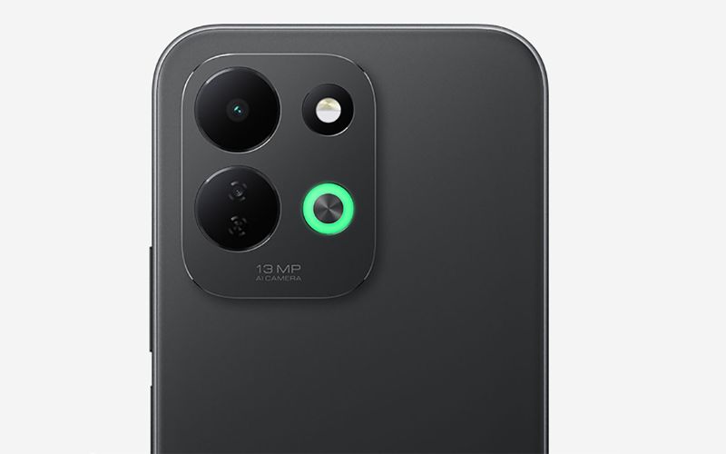 Camera chính 13MP và đèn nền động RGB