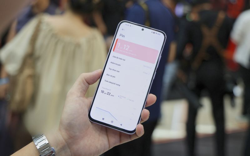 Pin 7700 mAh và sạc ngược 22.5W