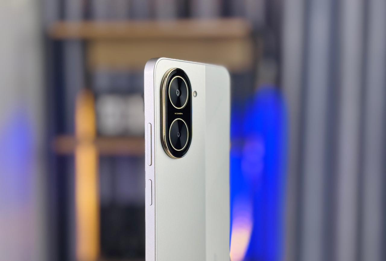 POCO C71 có khung viền vuông vức