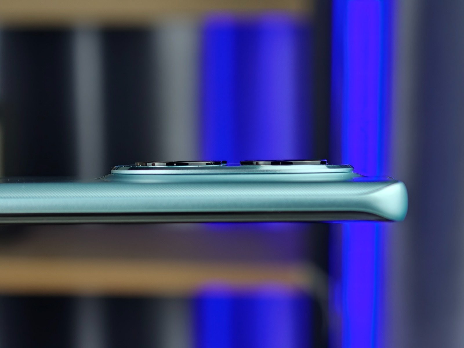 Xiaomi POCO M8 5G có kích thước mỏng 