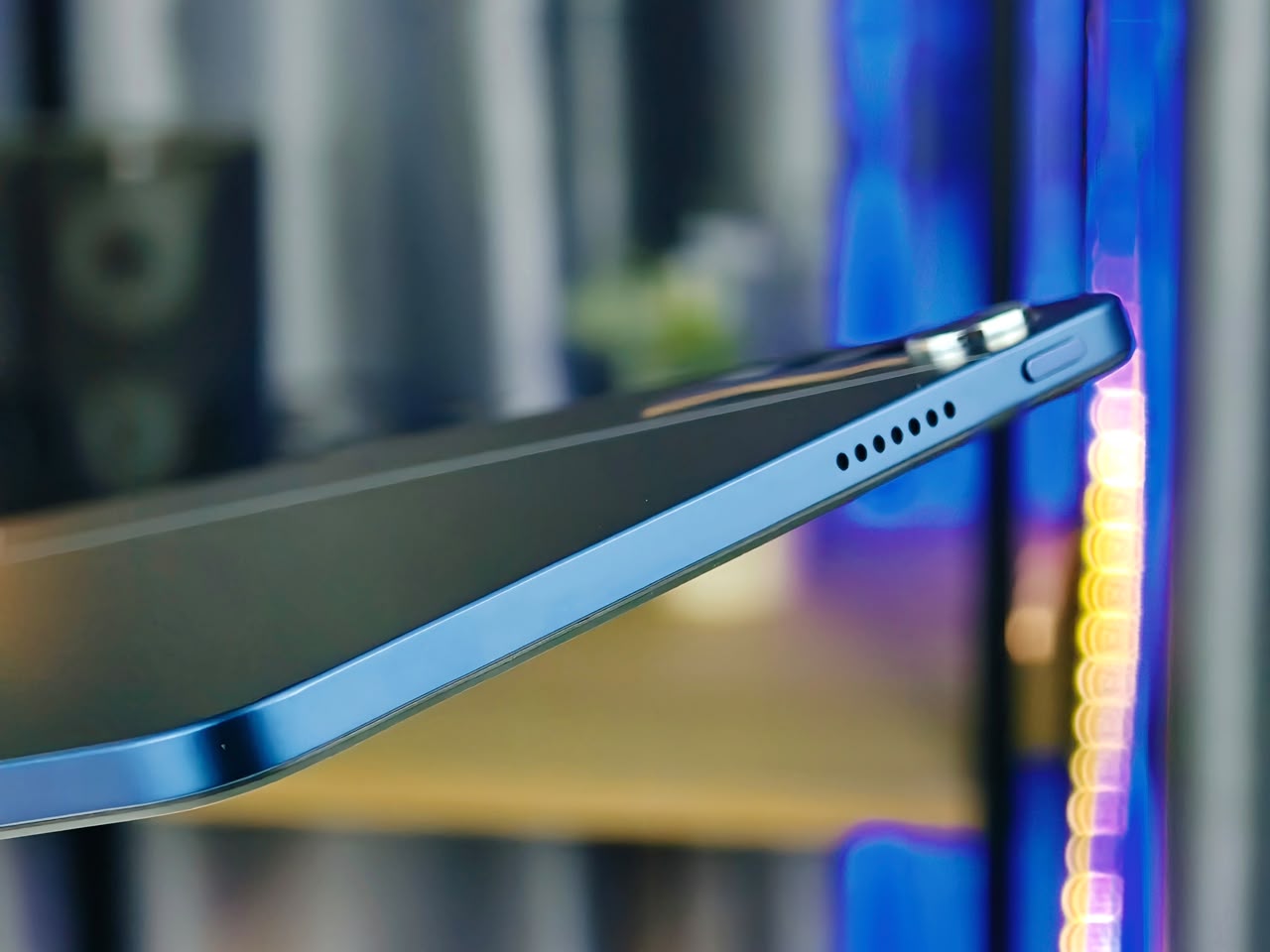 cạnh trên Xiaomi Poco Pad C1