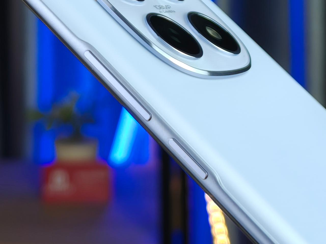 góc cạnh Xiaomi Redmi Note 15 bo mềm mại