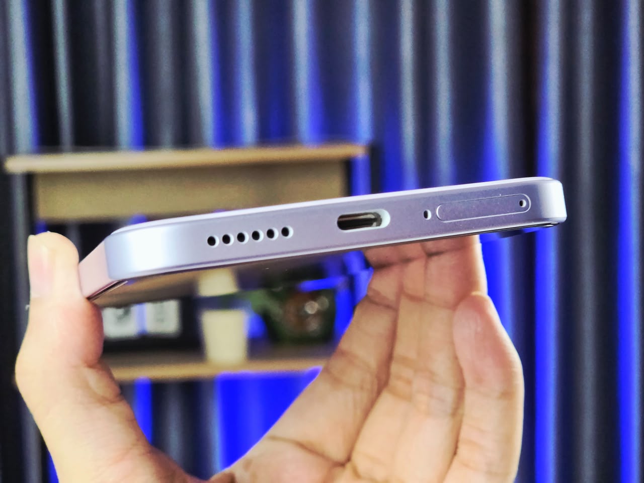 Máy sở hữu viên pin 7.700mAh, sạc 45W
