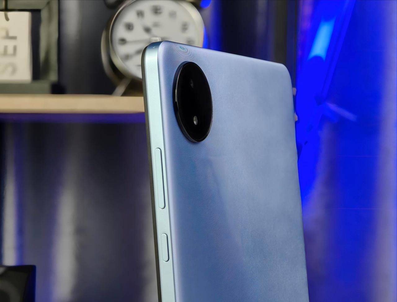 Redmi Pad SE 8.7 WiFi 128GB có góc cạnh bo cong