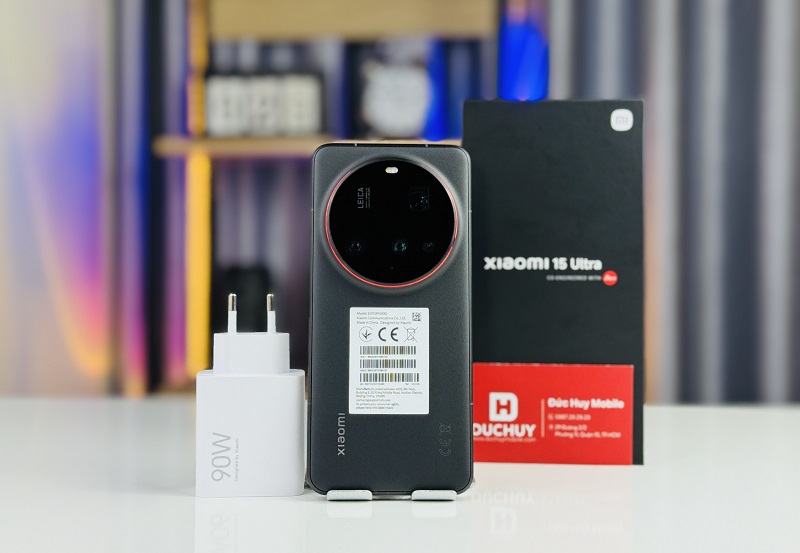 Xiaomi 15 Ultra cũ có thiết kế như một chiếc máy ảnh compact