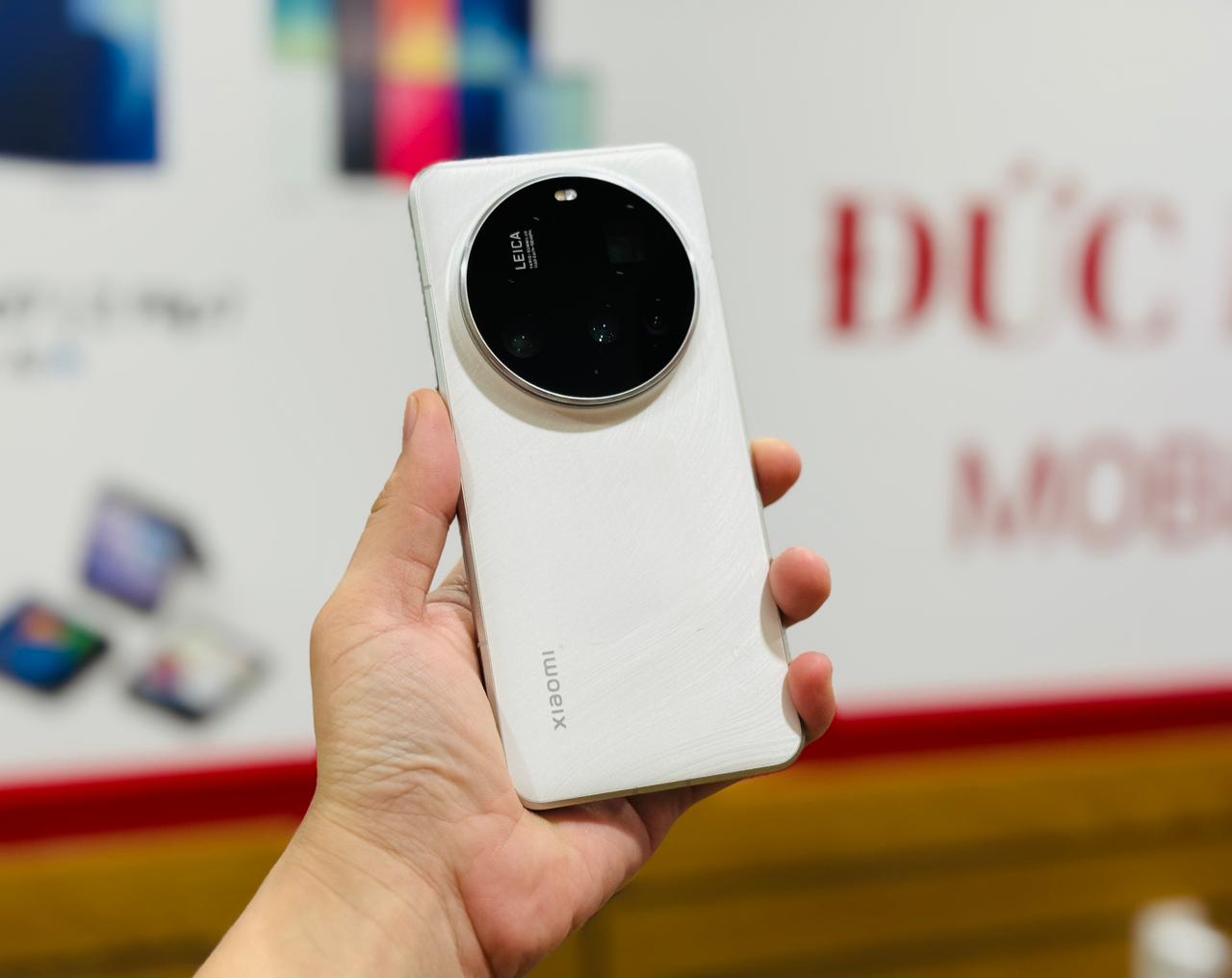 Xiaomi 15 Ultra màu trắng