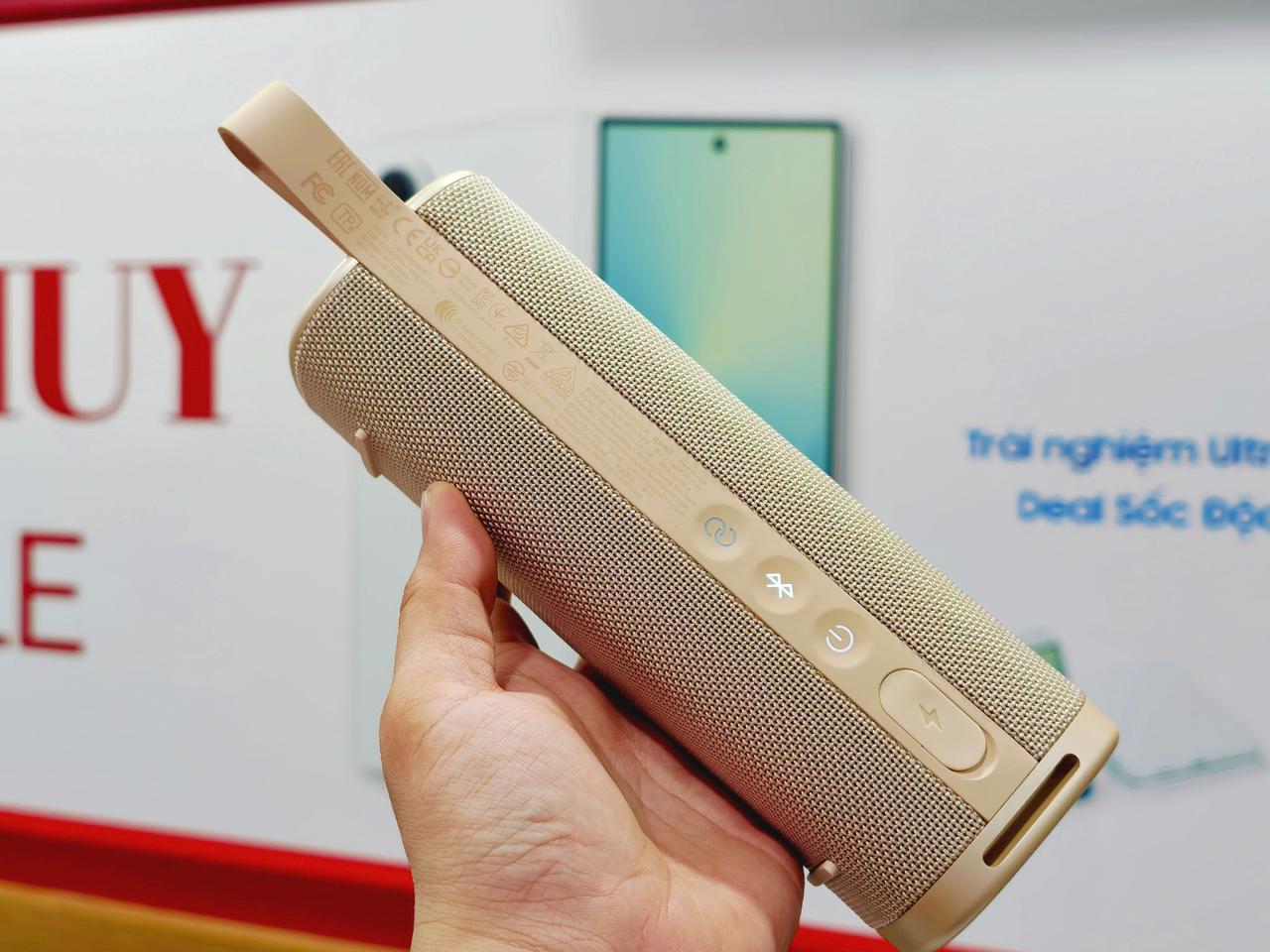 cạnh dưới của loa Xiaomi Sound Outdoor