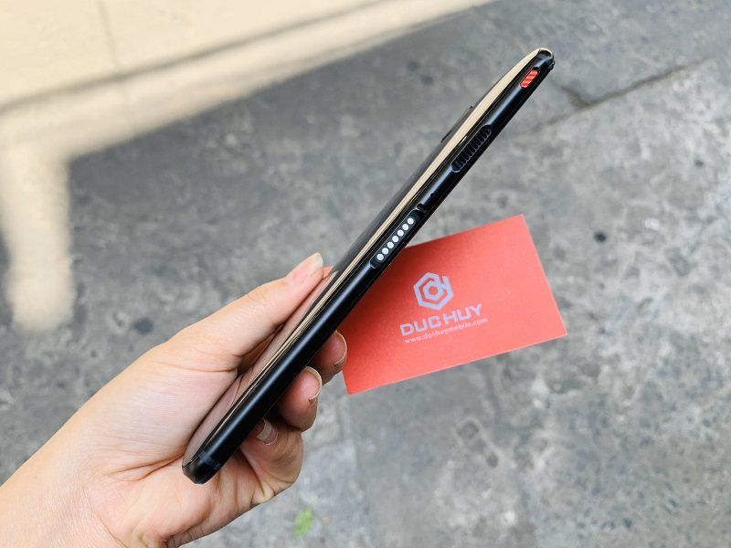 đánh giá magic 5g cạnh bên 