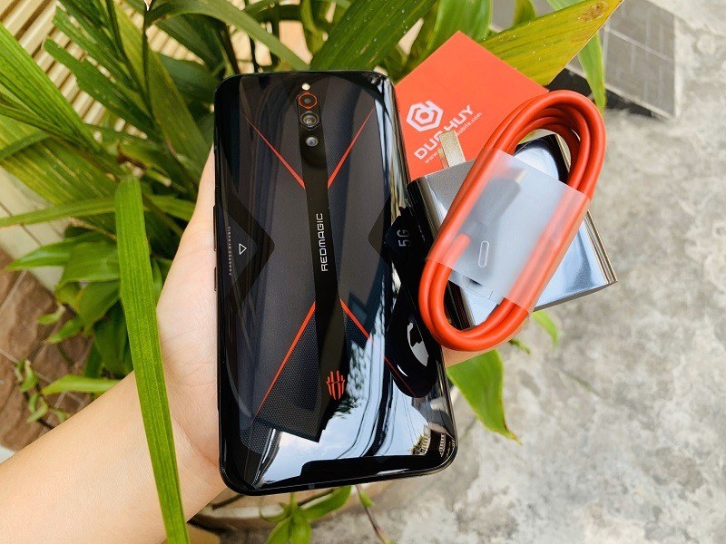 đánh giá magic 5g mặt lưng 