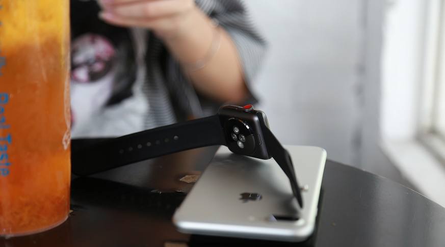 Apple Watch Series 3 38mm LTE ( Like New )