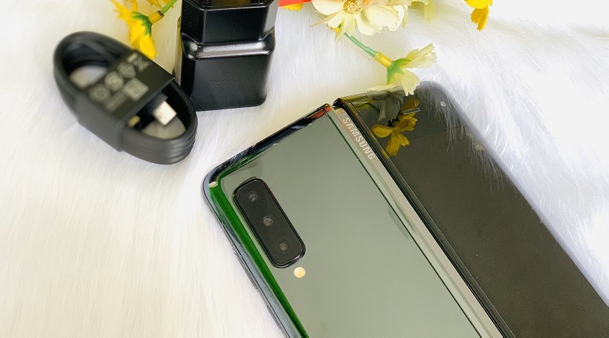 Samsung Galaxy Fold 5G (Like New)