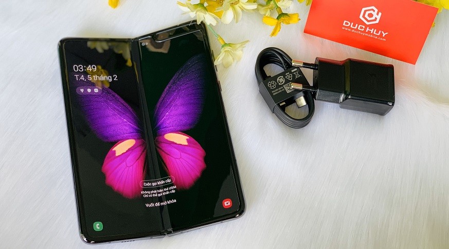 Samsung Galaxy Fold 5G (Like New)