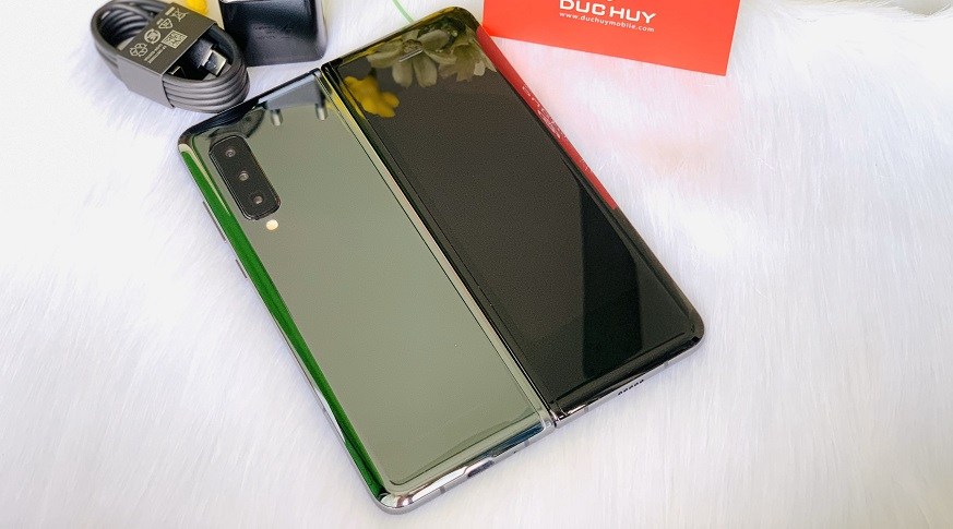 Samsung Galaxy Fold 5G (Like New)