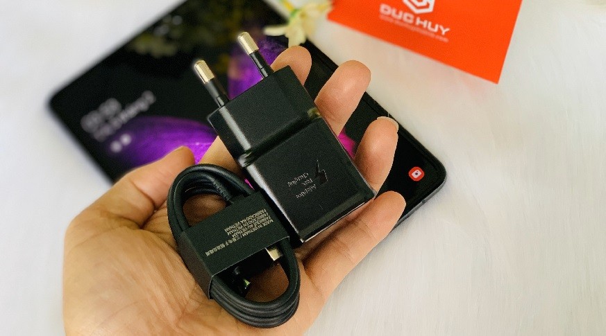 Samsung Galaxy Fold 5G (Like New)