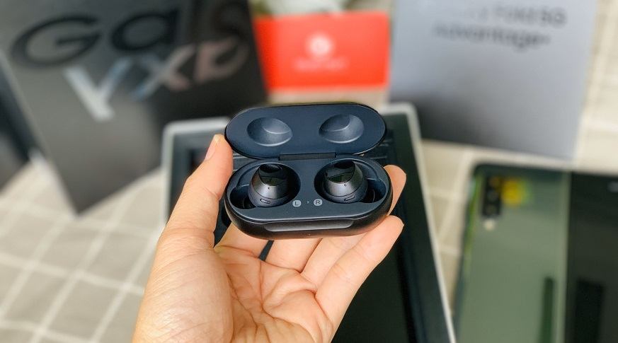 Samsung Galaxy Fold 5G (Like New)