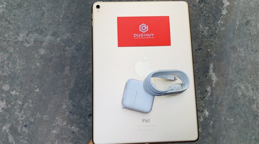 iPad Pro 9.7 inch (2GB | 32GB) 4G + Wifi Like New