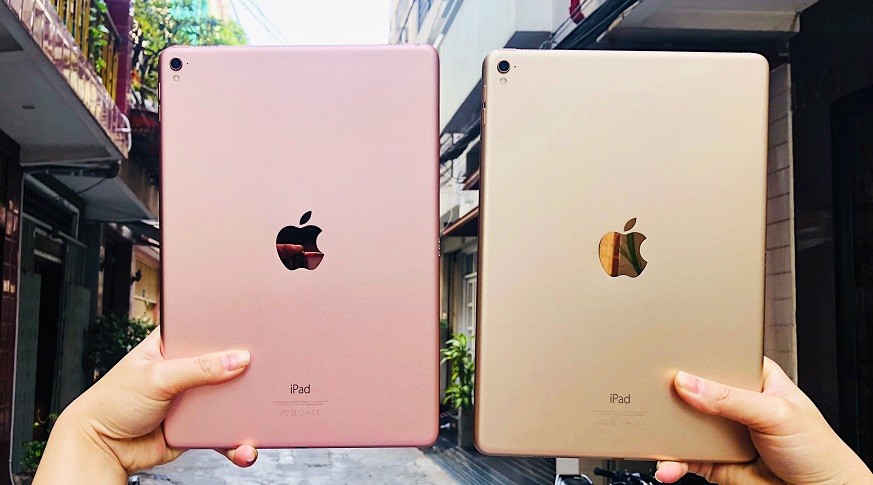 iPad Pro 9.7 inch (2GB | 32GB) 4G + Wifi Like New