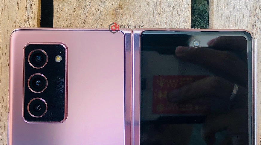 Samsung Galaxy Z Fold 2 5G Hàn Quốc Mới 100% Samsung Galaxy Z Fold 2 5G Hàn Quốc Mới 100%