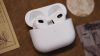 Mở hộp tai nghe Apple AirPods 3: Ngoại hình giống AirPods Pro nhưng giá rẻ hơn Mở hộp tai nghe Apple AirPods 3: Ngoại hình giống AirPods Pro nhưng giá rẻ hơn