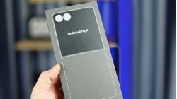 Đập hộp Samsung Galaxy Z Flip 8: Có gì bên trong?